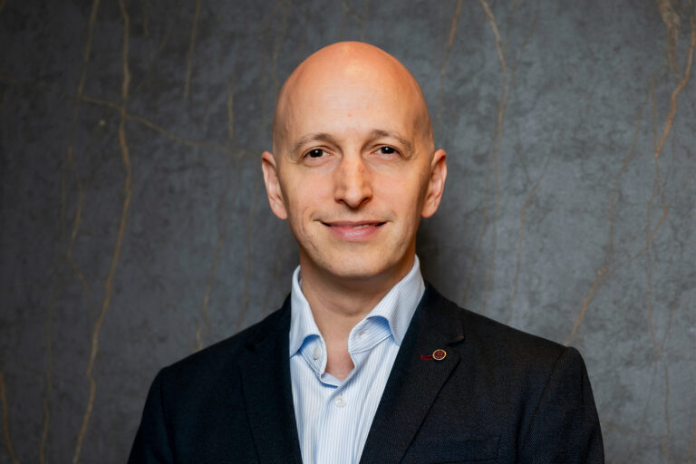 Corporate-Headshot-London-VMV (2)